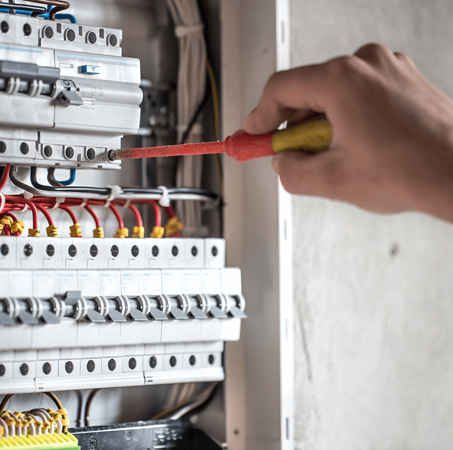 Detail inštalácie elektrického zariadenia v rozvádzači
